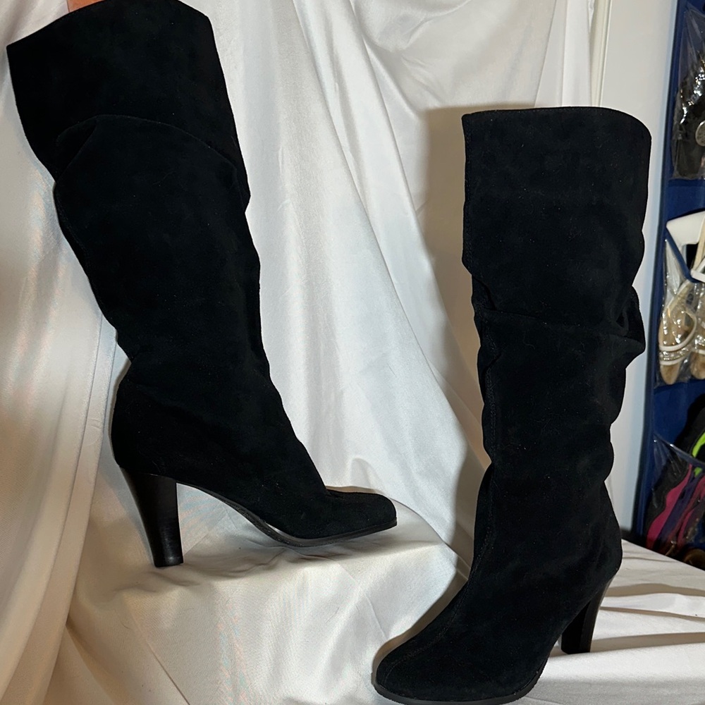 Elegant Black Suede Heeled Boots